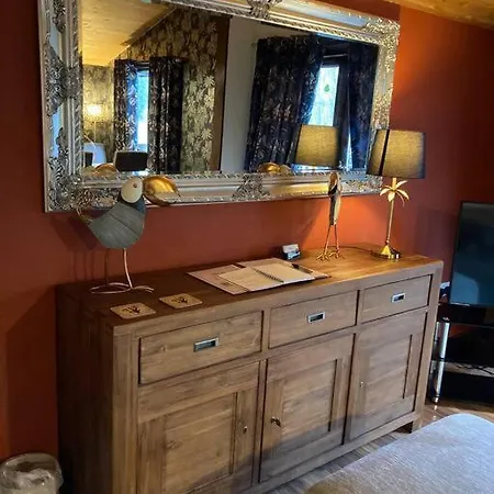 Harvest 15 Lodge, Yellowtop Country Park סלבי